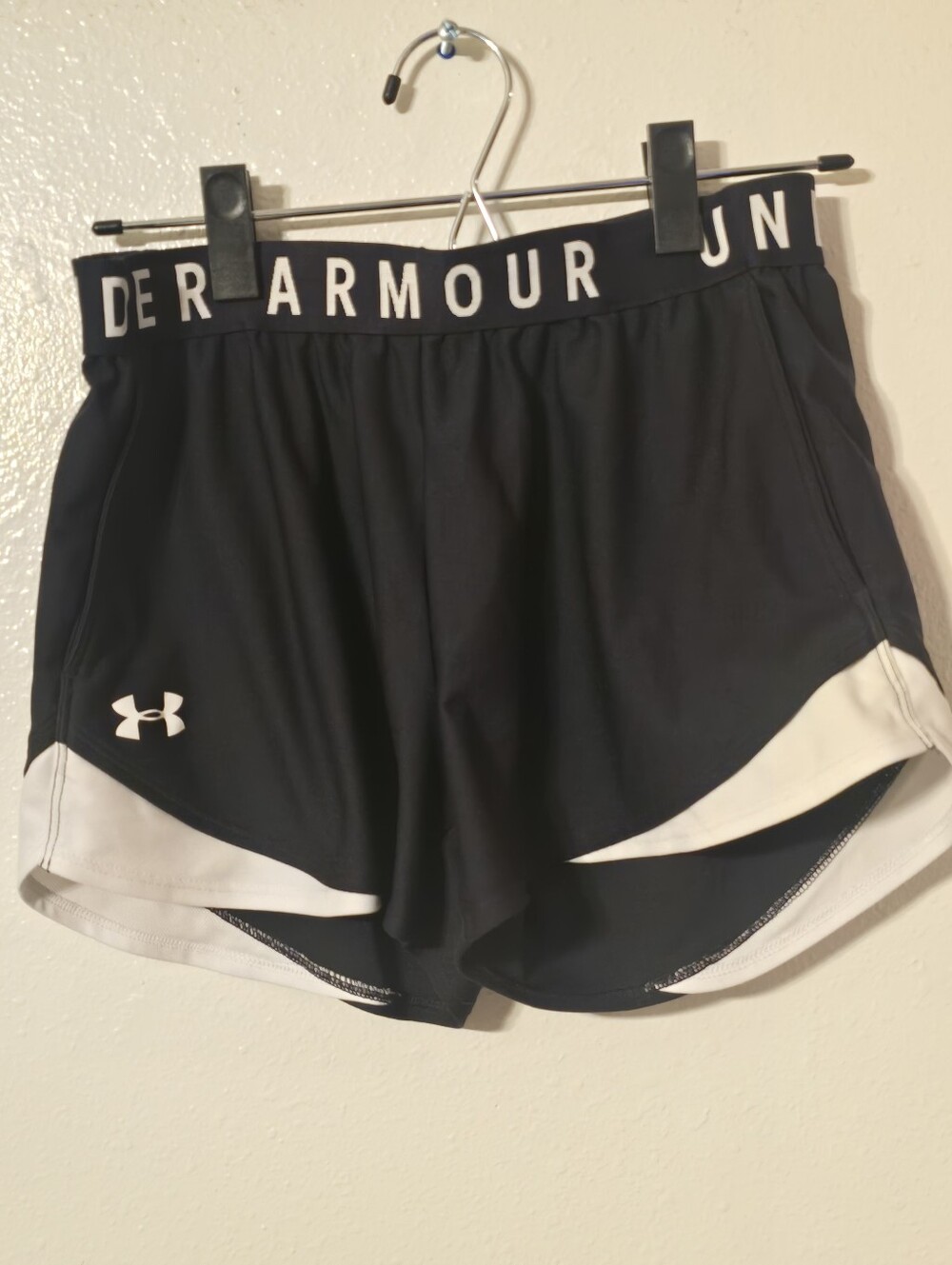 Under Armour Play Up 3.0 Shorts Women’s Size Small Black White Athletic Running
